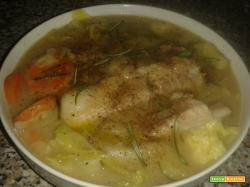 Zuppa di costine, verza, patate e carote