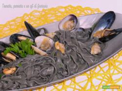 Fettuccine al nero con cozze e vongole