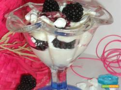 Mousse di ricotta con more