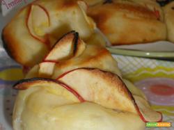 Muffin di brioche di rose con mele