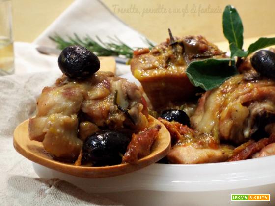 Pollo agli aromi con pomodorini, olive e arance