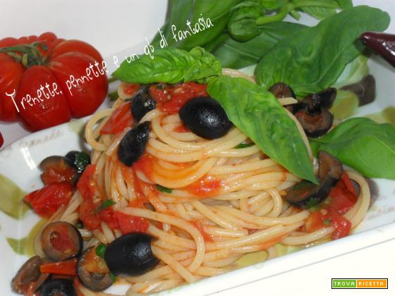 Spaghetti al pomodoro fresco e olive nere