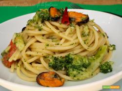 Spaghetti quadrati con broccoli e cozze