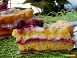 Torta agrumata con crema di ricotta e lamponi