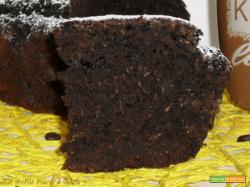 Torta al latte caldo senza uova e burro