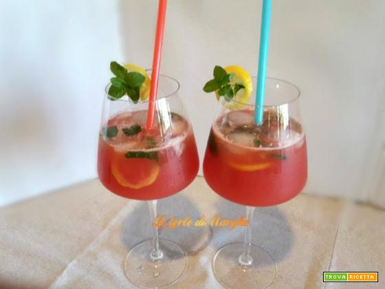 Cocktail con succo di anguria analcolico