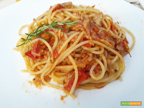 Spaghetti al tonno, pomodorini e rosmarino