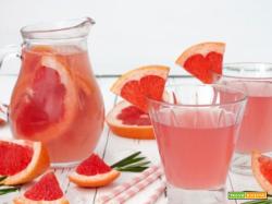 Acqua aromatizzata al pompelmo rosa e rosmarino