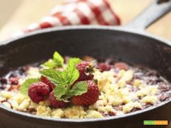 Crumble di fragole e lamponi: il dessert allegro e goloso