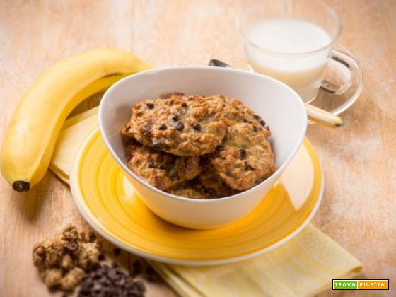 Biscotti di banana e muesli per una una colazione nutriente