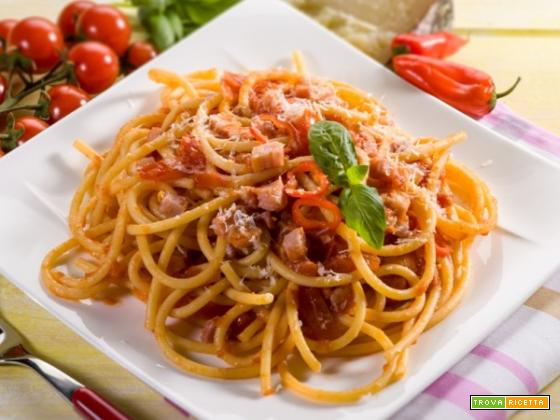Bucatini all'amatriciana: il simbolo della tradizione culinaria italiana