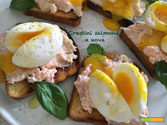 Crostini salmone e uova …quanti colori a tavola!