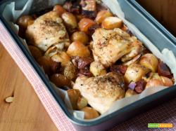 Pollo con chorizo piccante e patate al forno
