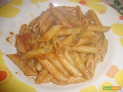 Pasta col pomodoro e pesto