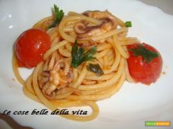 Spaghetti con moscardini e pomodorini