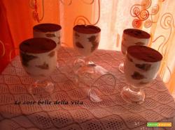 Coppe di savoiardi affogati nella panna