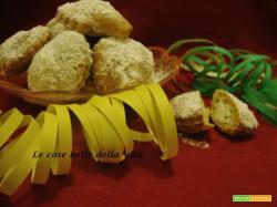 Ravioli fritti con crema bianca