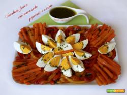Insalata fresca con uova sode peperoni e carote
