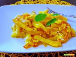 Patate fritte in padella con uova