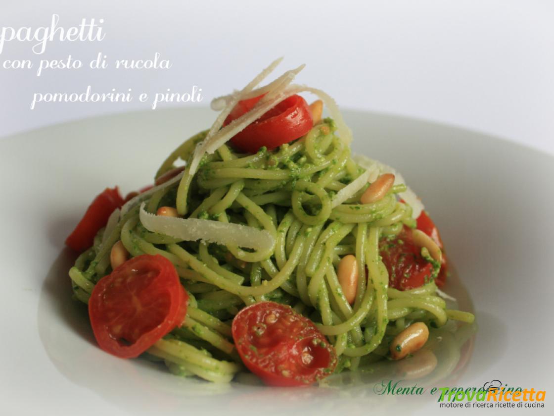 Spaghetti Con Pesto Di Rucola Pomodorini E Pinoli Ricetta Trovaricetta Com