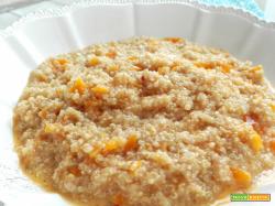 Quinoa risottata con crema di carote e stracchino