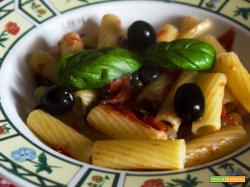 Pasta olive e capperi un piatto dal sapore mediterraneo