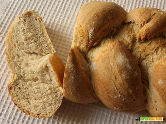 Pane intrecciato con crusca, germe di grano e lievito madre