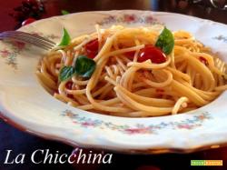 Spaghetti con i pomodorini e basilico