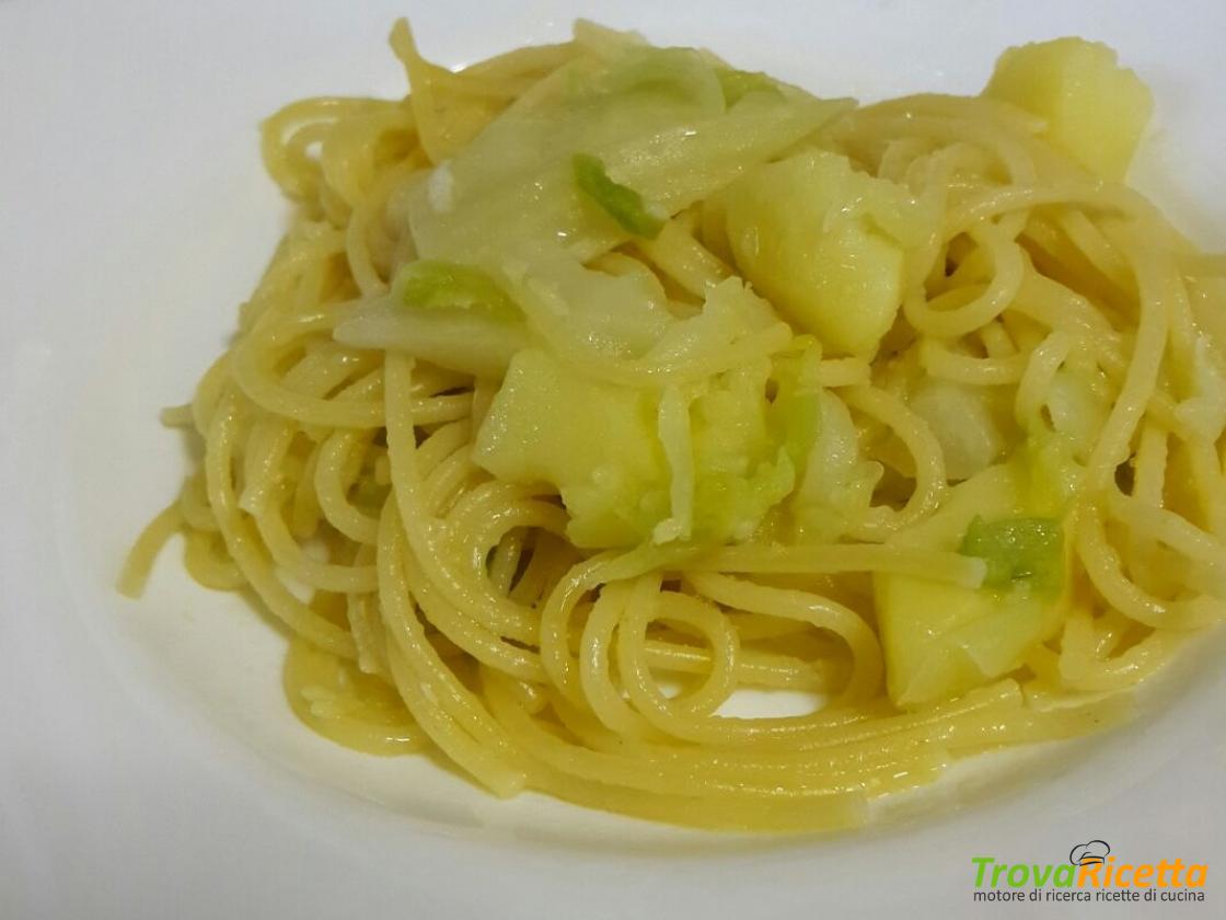 Pasta con verza e patate – light e ricca di fibre! - Ricetta |  