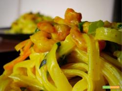 Noodles di Riso Curry e Gamberetti