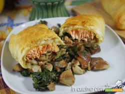 Salmone spinaci e funghi porcini in crosta
