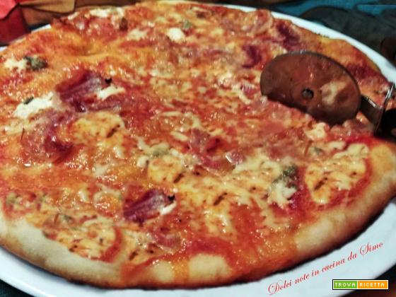 Pizza pancetta e gorgonzola