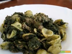 Orecchiette con le cime di rapa e salsiccia