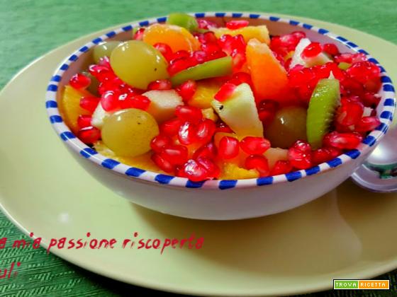Frutta fresca con melograno e maraschino
