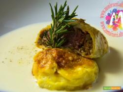 Scrigno di filetto con fonduta di Parmigiano, funghi e patate al rosmarino