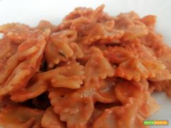 FARFALLE AL RAGU' DI PIZZA