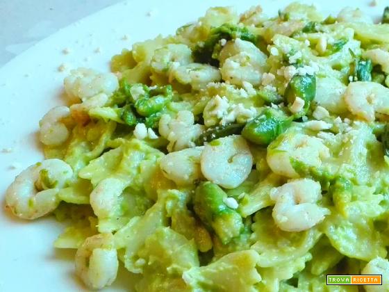 Farfalle con asparagi e gamberetti