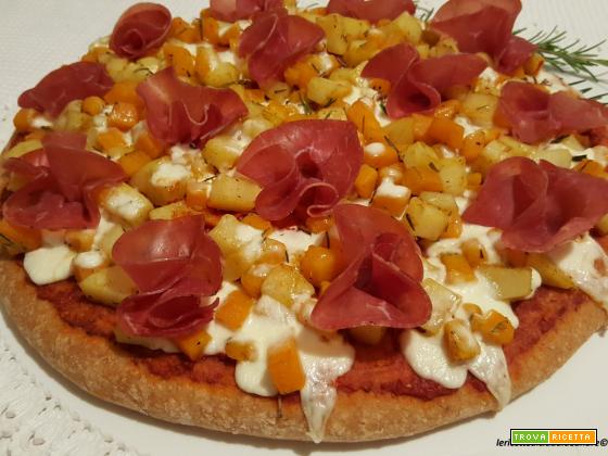 Pizza semintegrale con zucca, patate, crescenza e bresaola