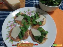 Crostini pate oca e parmigiano