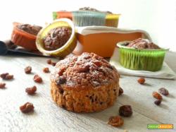 Vegan muffin integrali con uvetta e carota bicolore