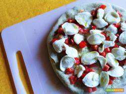 Pizza con impasto al basilico