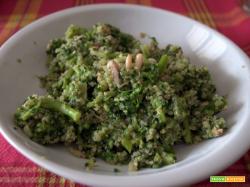 Insalata di quinoa, broccoli e tonno