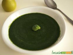 Zuppa piccante con broccoli, spinaci e limone saporitissima