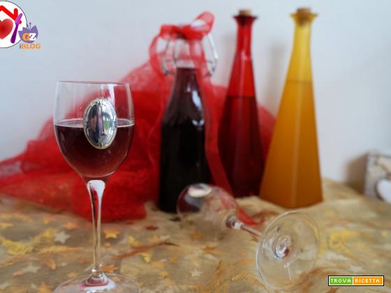 Liquore all’uva fragola - Ricetta | TrovaRicetta.com