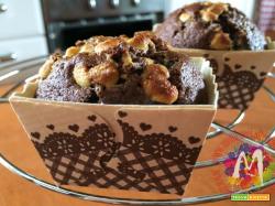 Muffin integrali al cioccolato con noci, rum e vaniglia