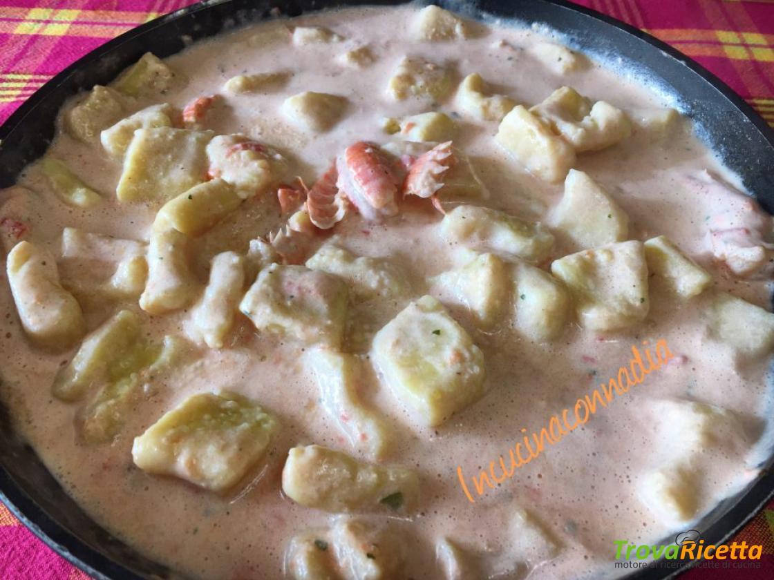 Gnocchi Di Patate Con Crema Di Scampi Ricetta Trovaricetta Com