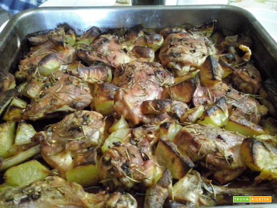 Pollo al forno con patate e aromi