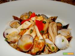 Tagliatelle ai frutti di mare (per 4)