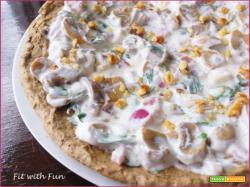 Pizza di Lenticchie con Yogurt Greco Funghi e Noci