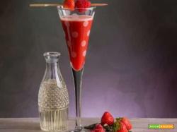 Spritz lamponi, fragole e prosecco: la bevanda fruttata dissetante e digestiva